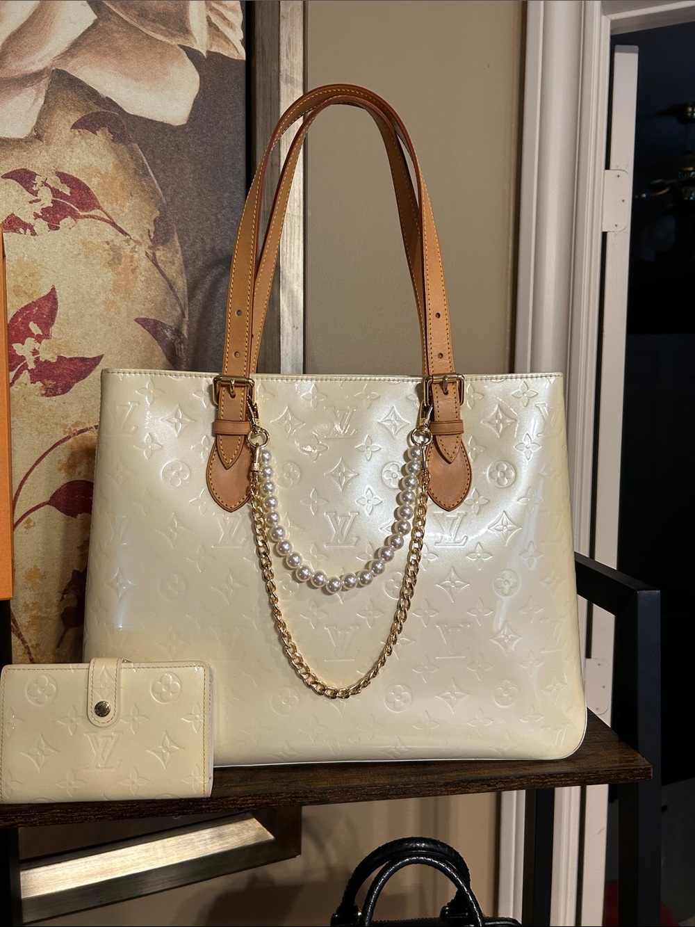 Louis Vuitton Perle Monogram Vernis Brentwood Bag - Picture 1 of 14